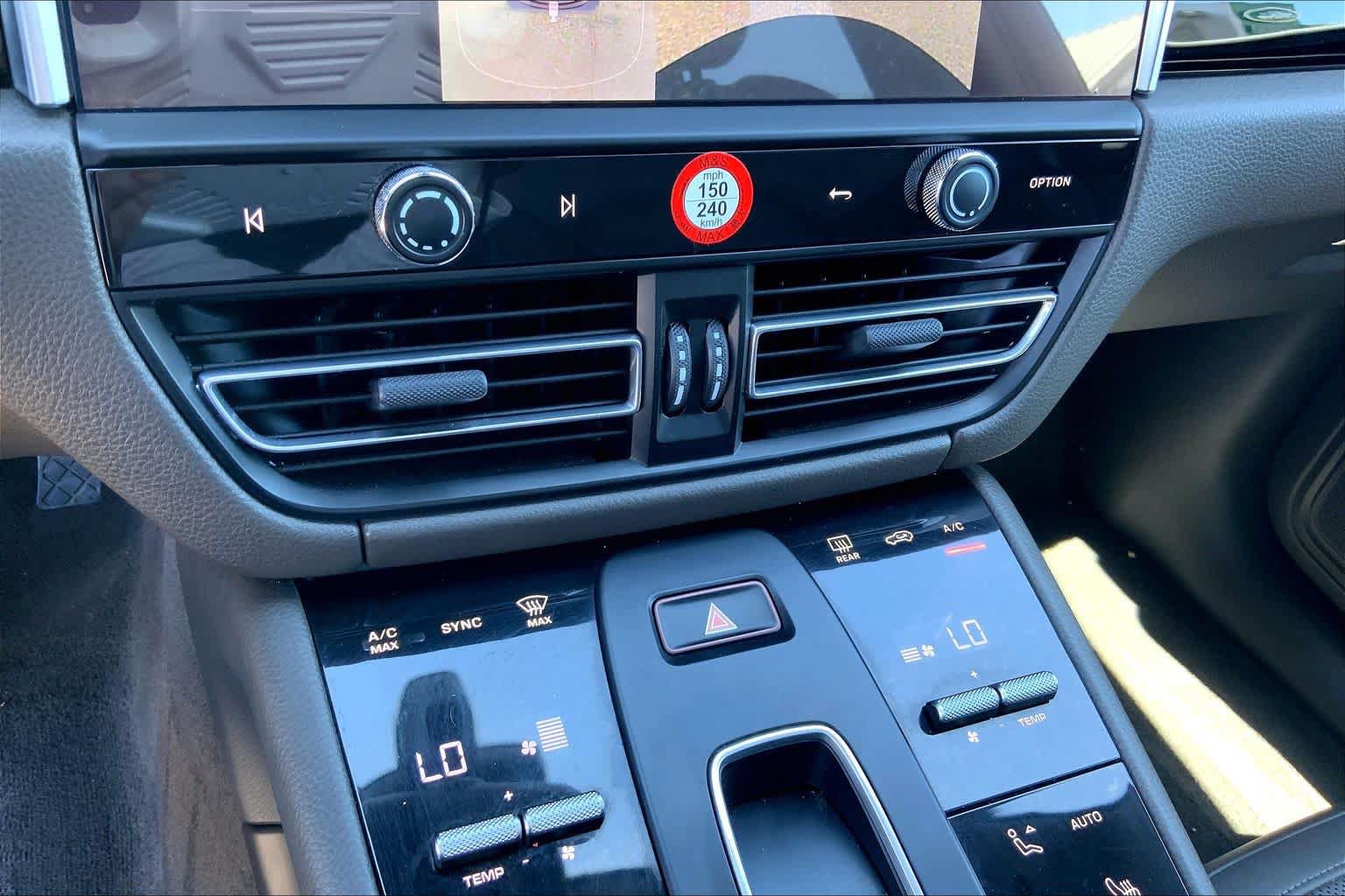 Used 2022 Porsche Macan AWD/4WD image 30