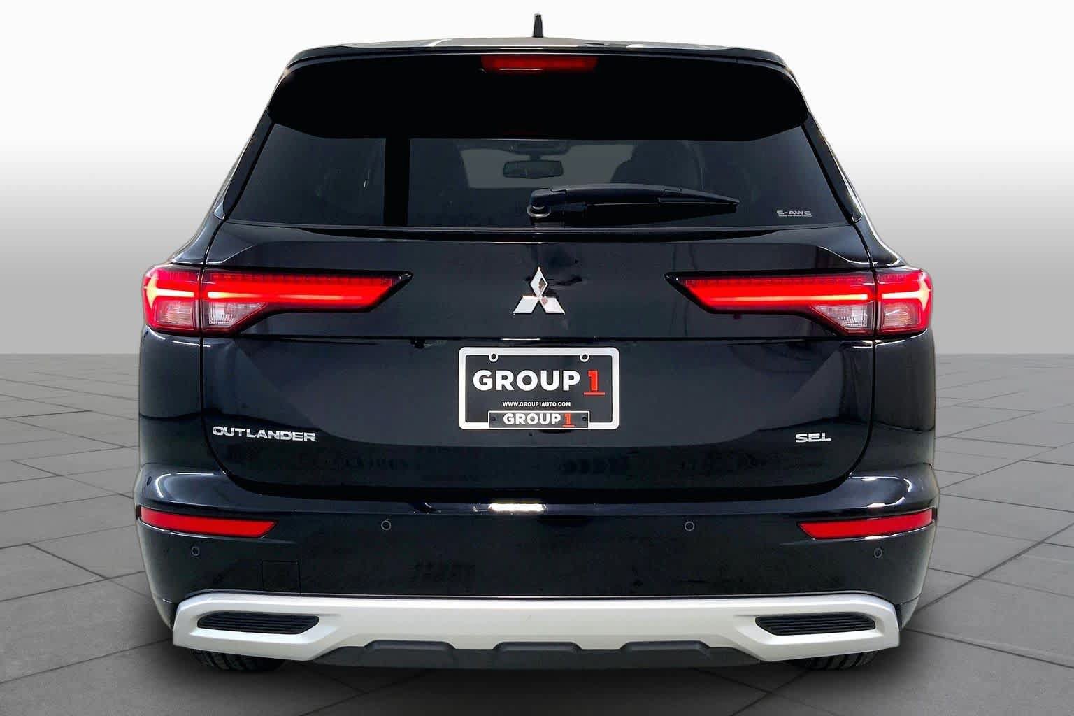 Used 2023 Mitsubishi Outlander SEL AWD/4WD image 4