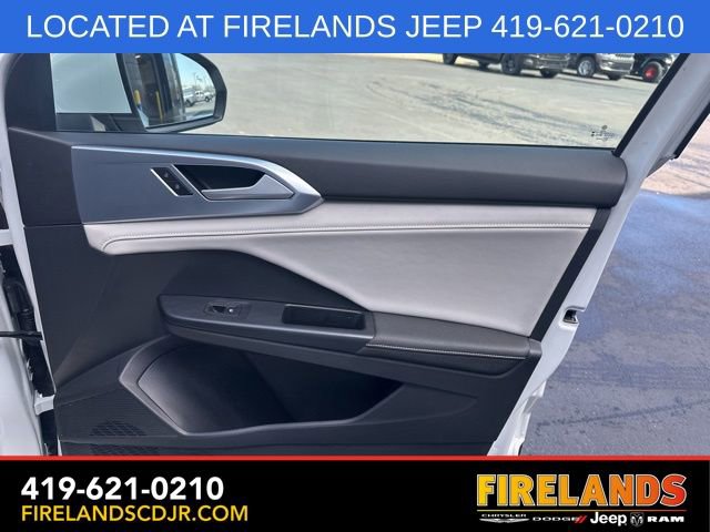 Used 2025 Volkswagen Taos SE image 14