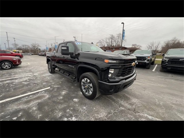 Used 2024 Chevrolet Silverado 2500 Custom w/ Custom Value Package image 2