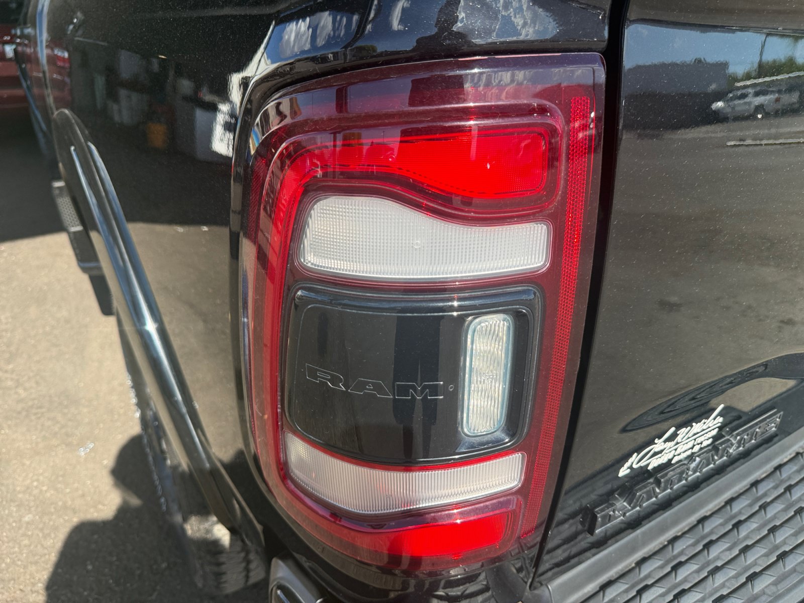 Used 2019 RAM 3500 Laramie w/ Black Appearance Package AWD/4WD image 27