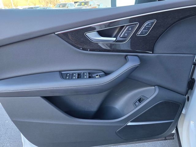 Used 2025 Audi Q7 3.0T Premium Plus image 17