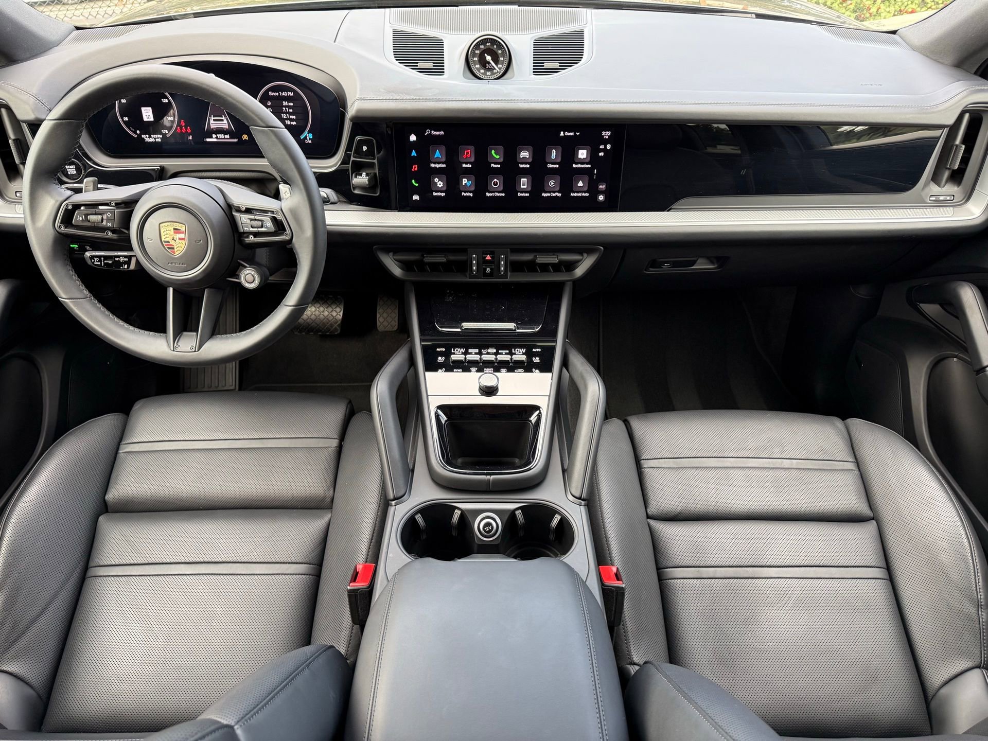 Used 2025 Porsche Cayenne Coupe image 14