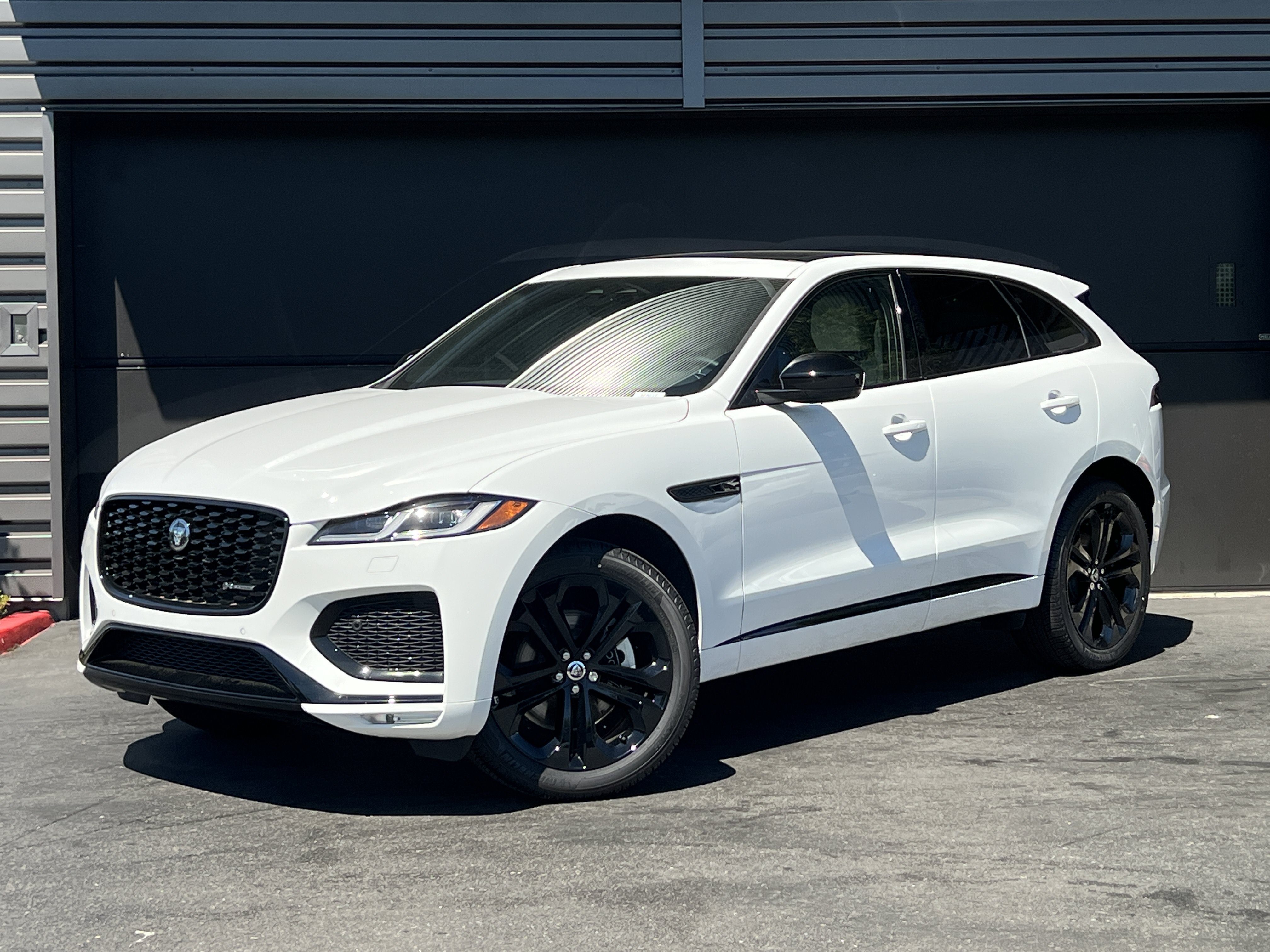 New 2025 Jaguar F-PACE R-Dynamic S AWD/4WD image 1