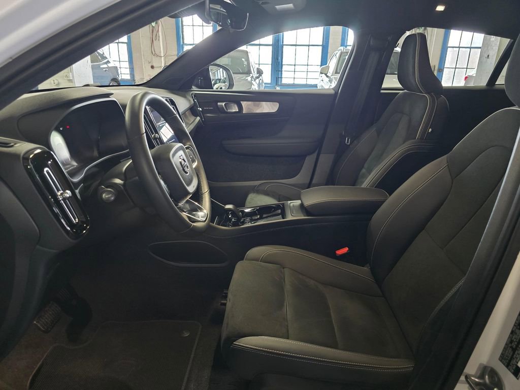 Certified 2023 Volvo C40 P8 Recharge Ultimate image 20