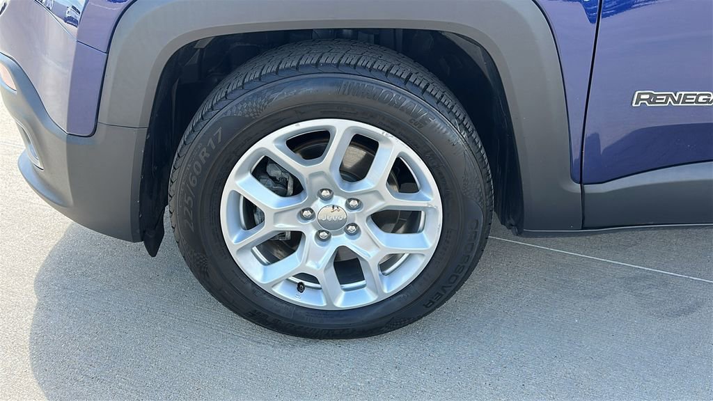 Used 2018 Jeep Renegade Latitude w/ Popular Equipment Group image 6