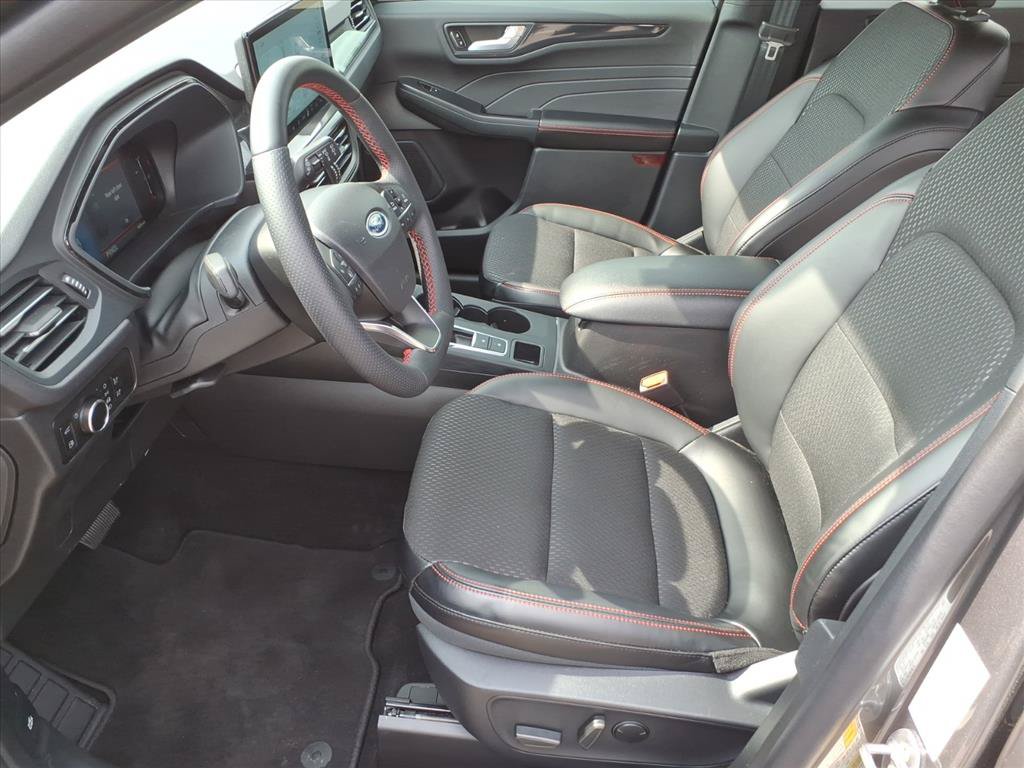 Used 2025 Ford Escape ST-Line w/ Equipment Group 301A FWD image 5
