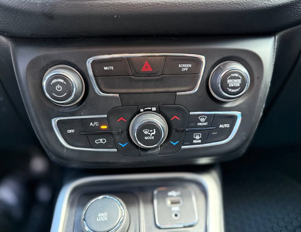 Used 2021 Jeep Compass Latitude w/ Convenience Group AWD/4WD image 24