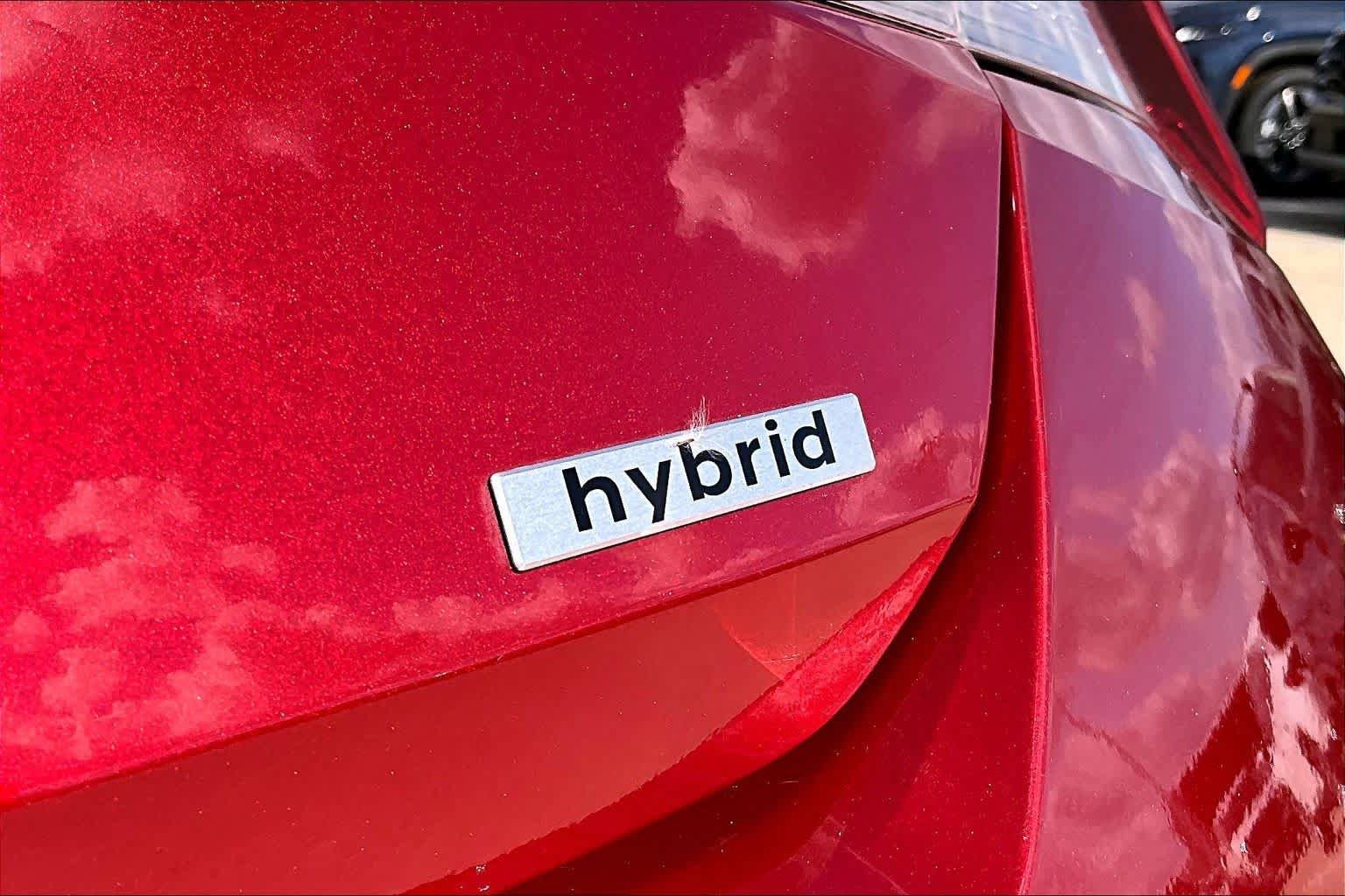 Certified 2025 Hyundai Elantra Limited FWD image 10