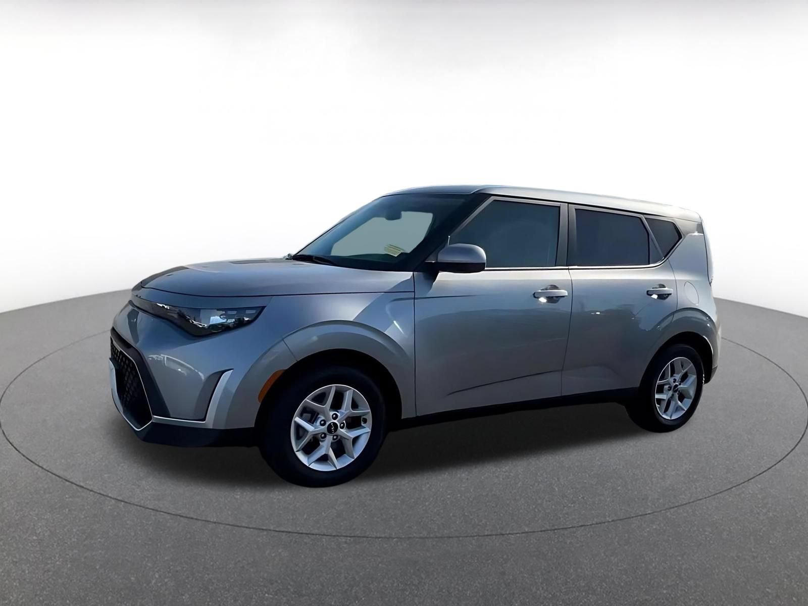 Used 2025 Kia Soul LX w/ LX Technology Package FWD image 8