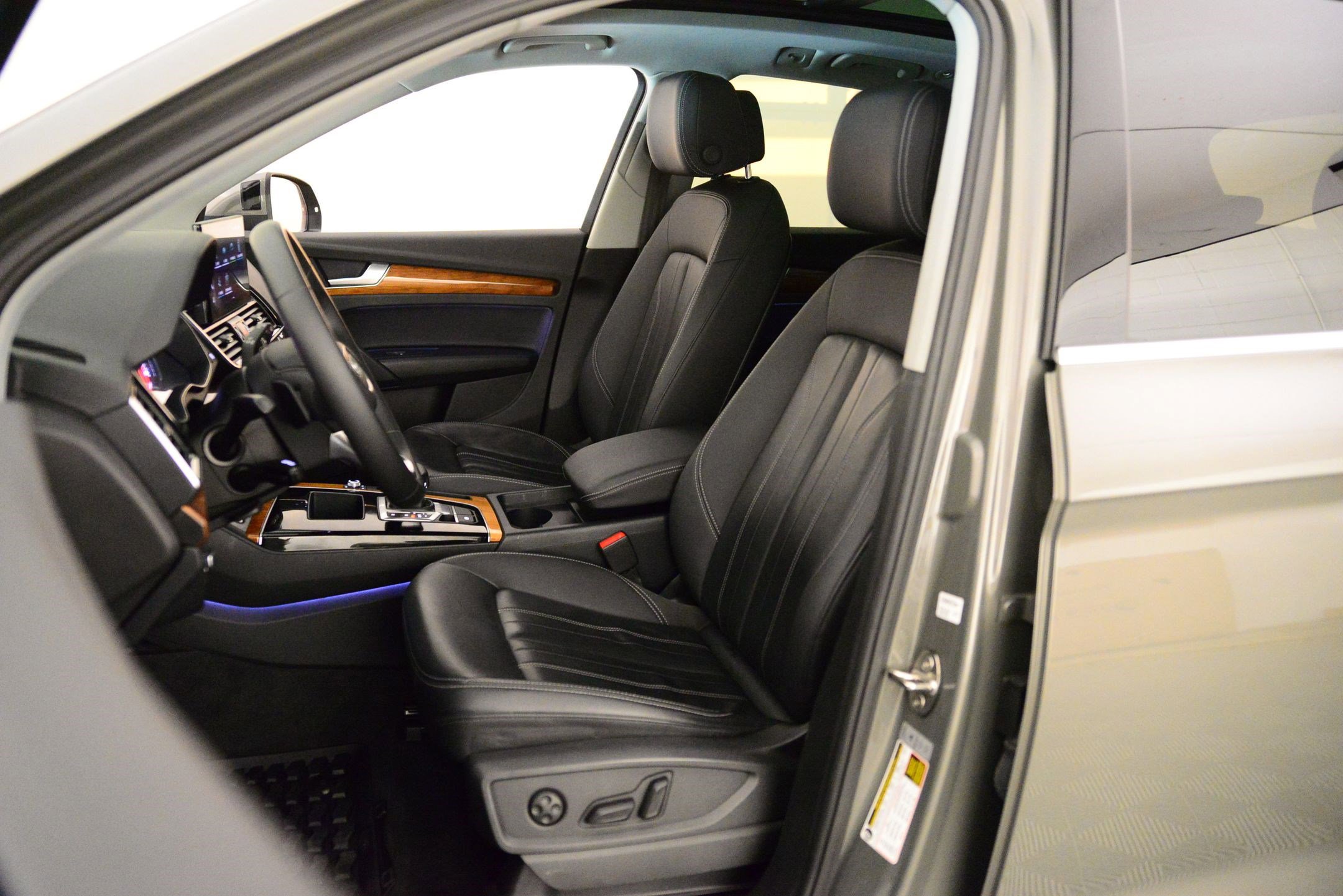 Certified 2023 Audi Q5 2.0T Premium w/ Convenience Package image 4