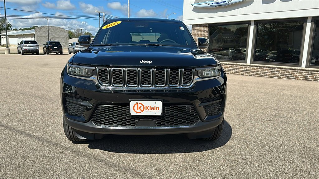 New 2025 Jeep Grand Cherokee Laredo X w/ Luxury Tech Group I image 2