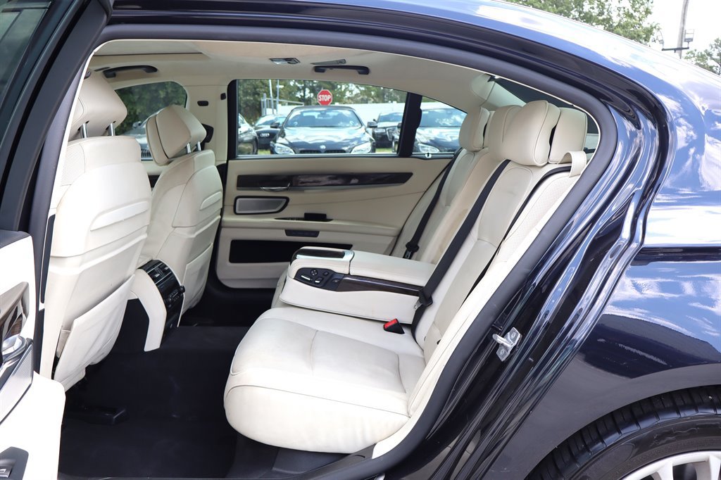 Used 2013 BMW 750Li RWD image 19