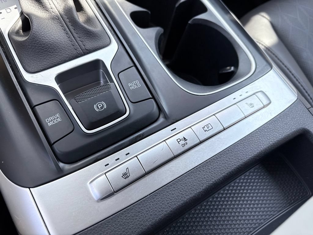 Used 2024 Kia Carnival LX FWD image 24