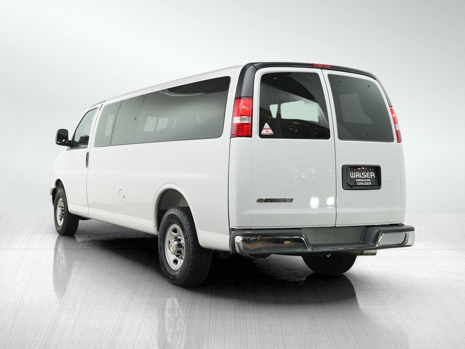Used 2025 Chevrolet Express 3500 LT w/ LT Preferred Equipment Group RWD image 3