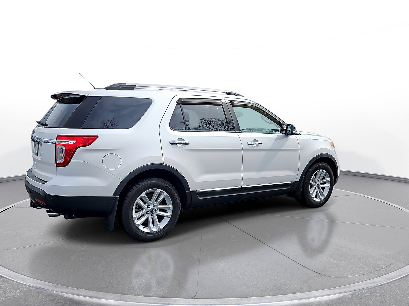 Used 2011 Ford Explorer XLT w/ 201A Rapid Spec Order Code image 8