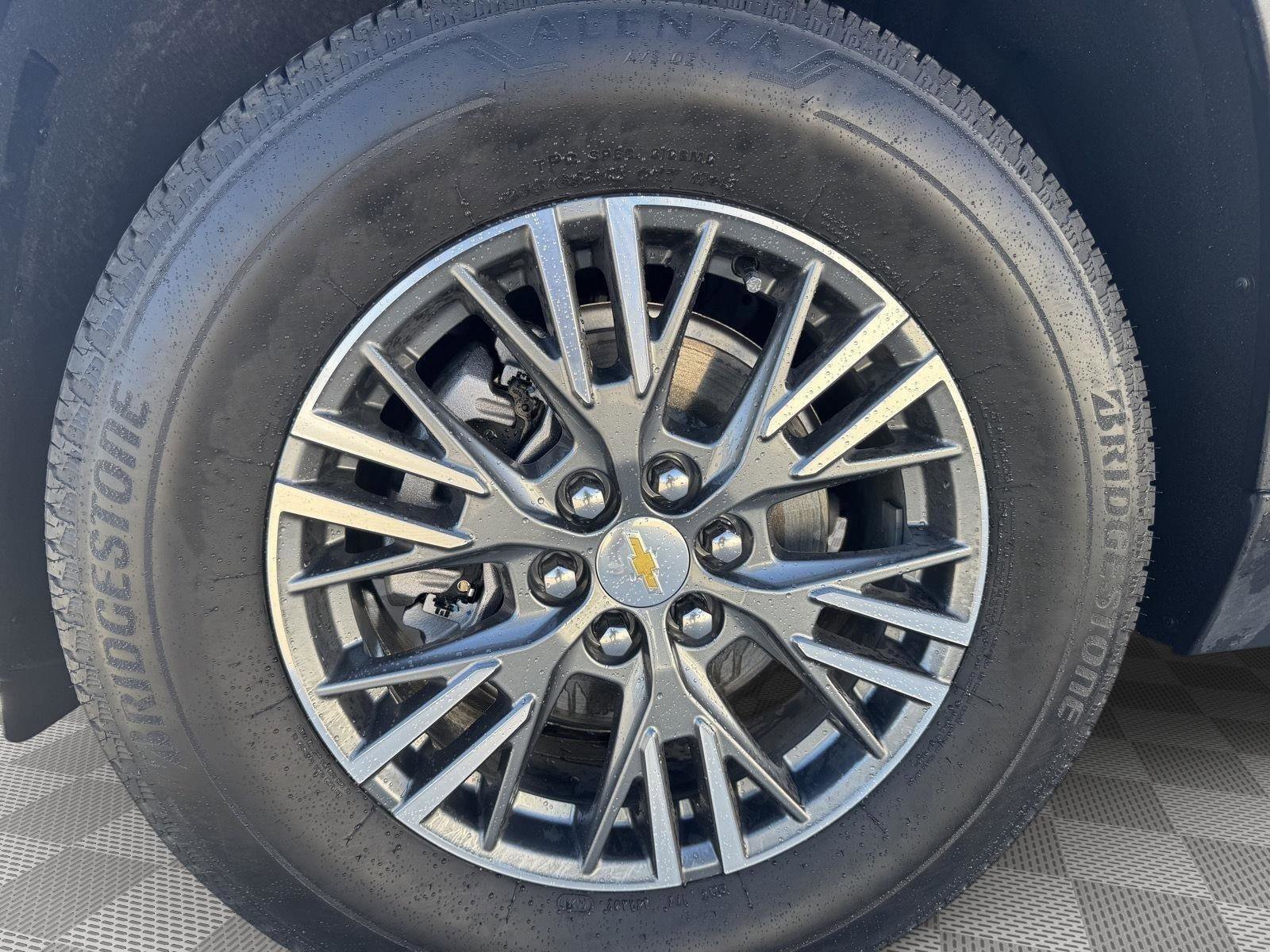 Used 2025 Chevrolet Traverse LT w/ Enhanced Driving Package image 9