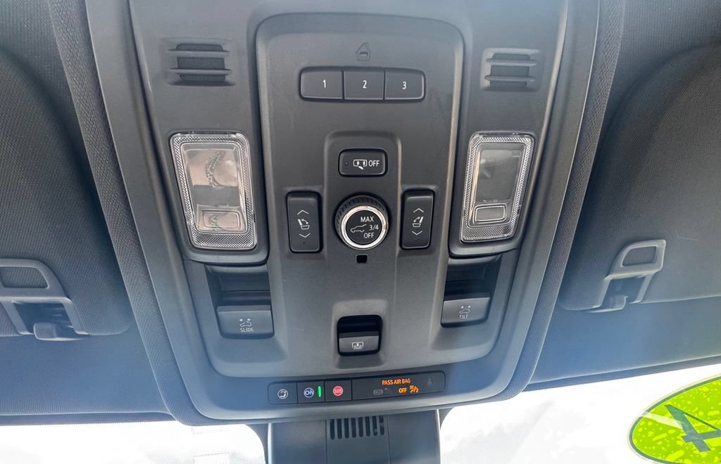Used 2024 GMC Yukon XL SLT w/ SLT Luxury Package AWD/4WD image 30