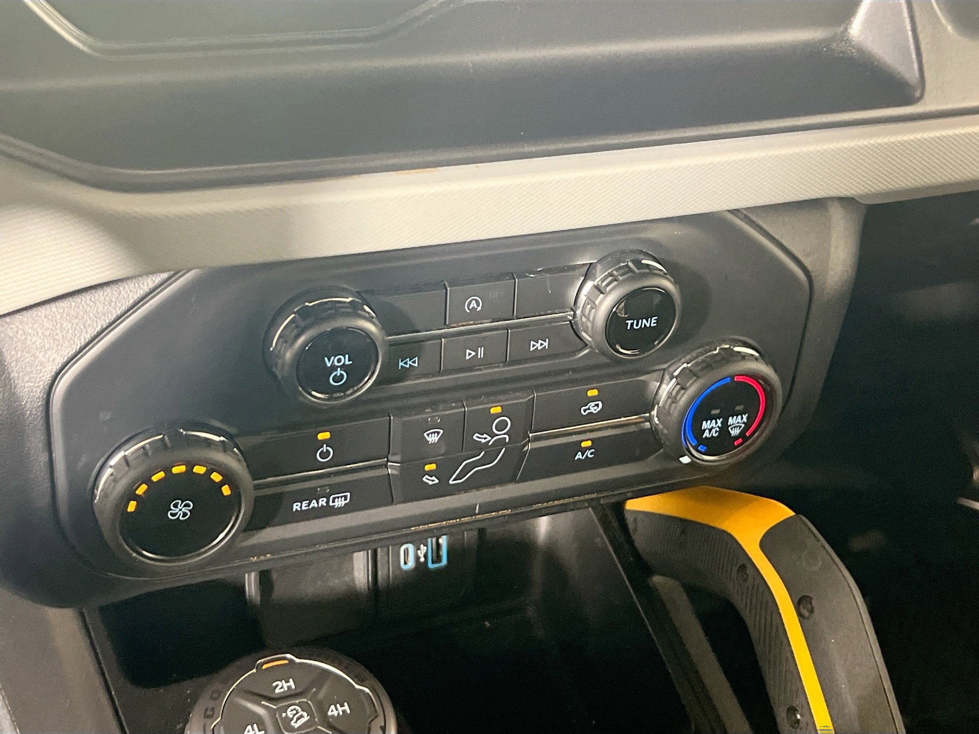 Used 2022 Ford Bronco Badlands image 15