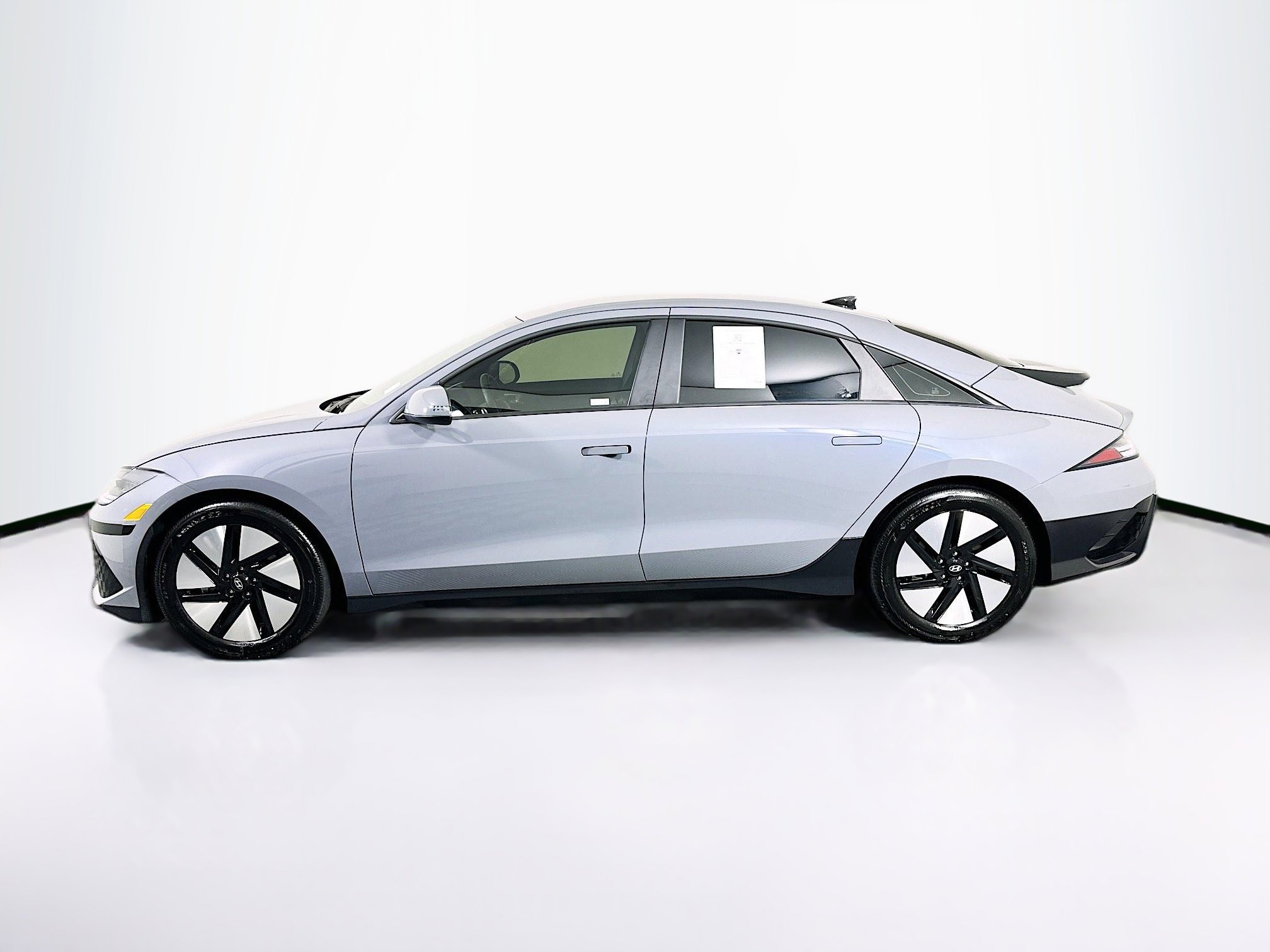 Used 2024 Hyundai Ioniq 6 SE image 4