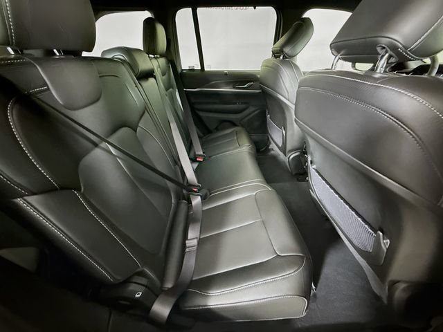 Used 2025 Jeep Grand Cherokee Limited w/ Luxury Tech Group II image 28