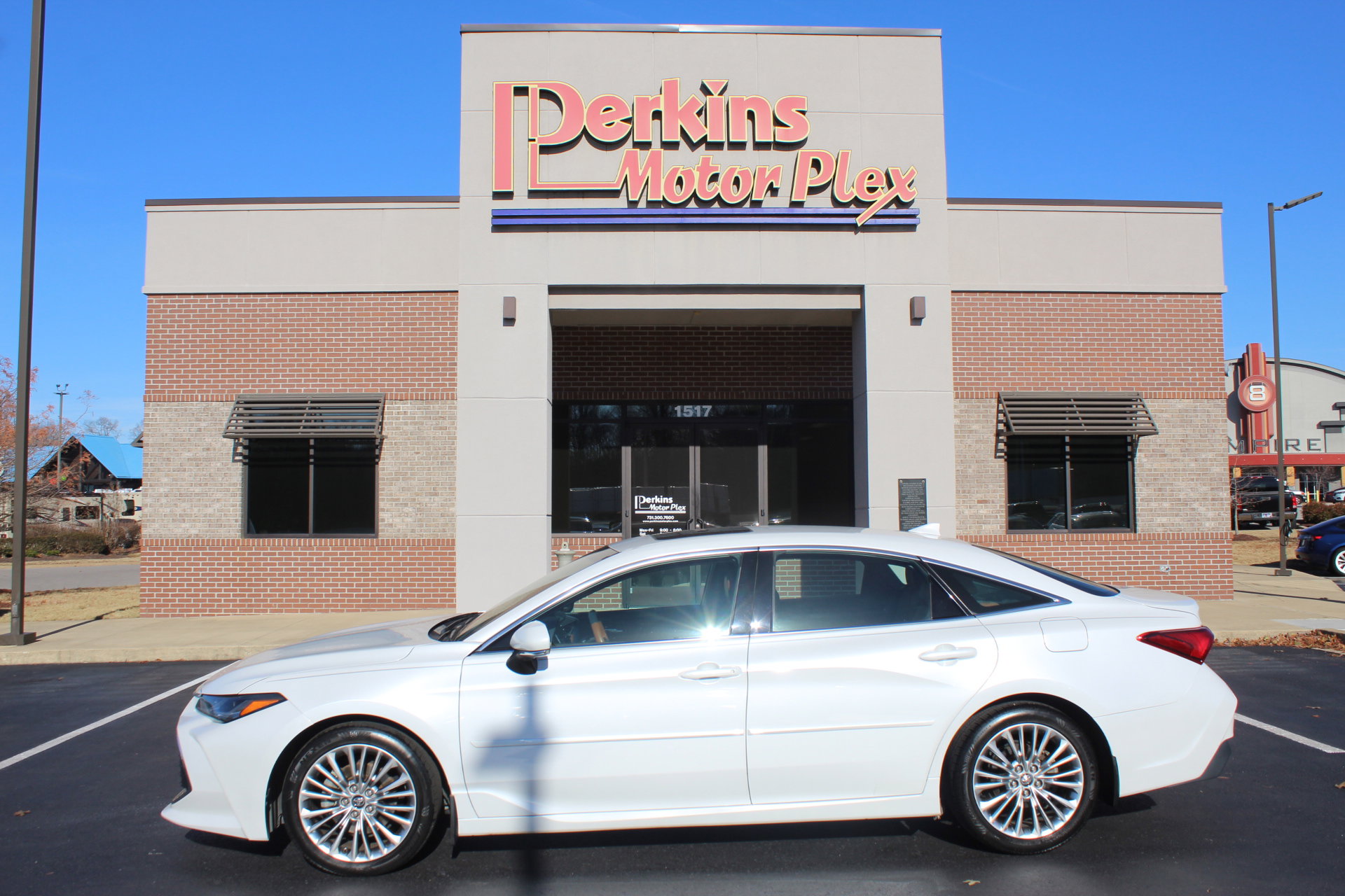 Used 2020 Toyota Avalon Limited image 9