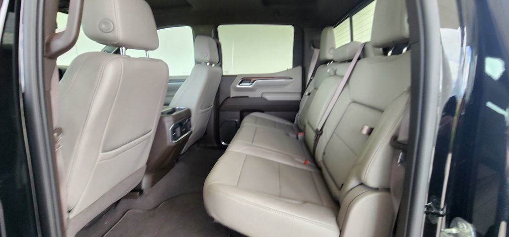 Used 2023 GMC Sierra 1500 SLT w/ SLT Premium Package AWD/4WD image 18