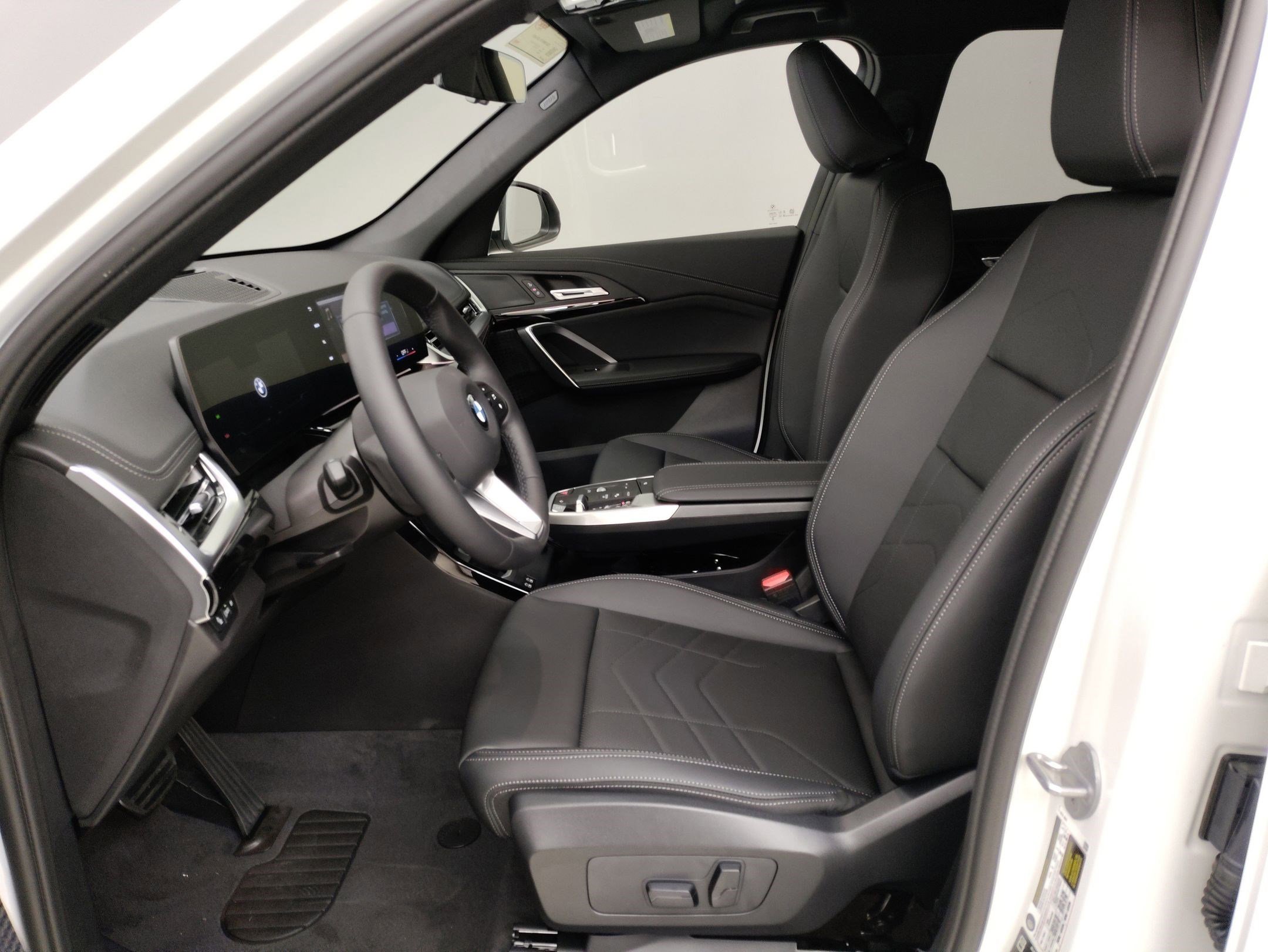 Used 2026 BMW X1 xDrive28i AWD/4WD image 12