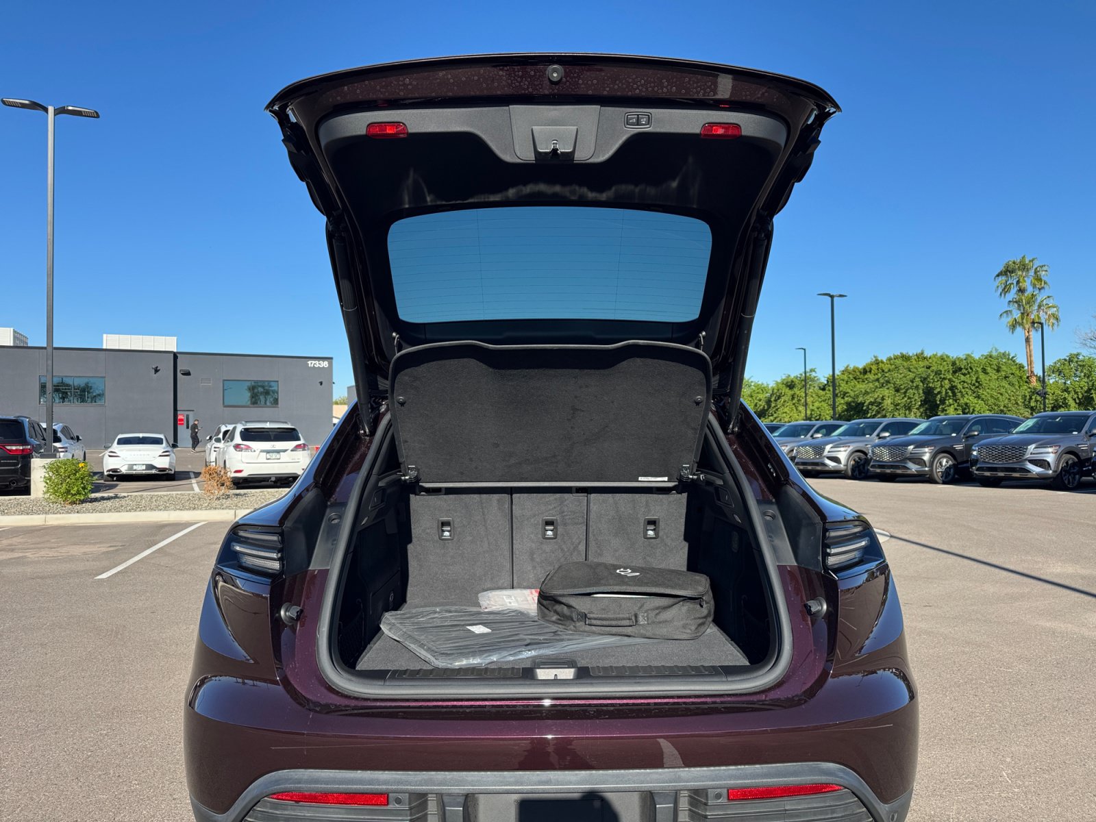 Used 2025 Porsche Macan Electric RWD image 34