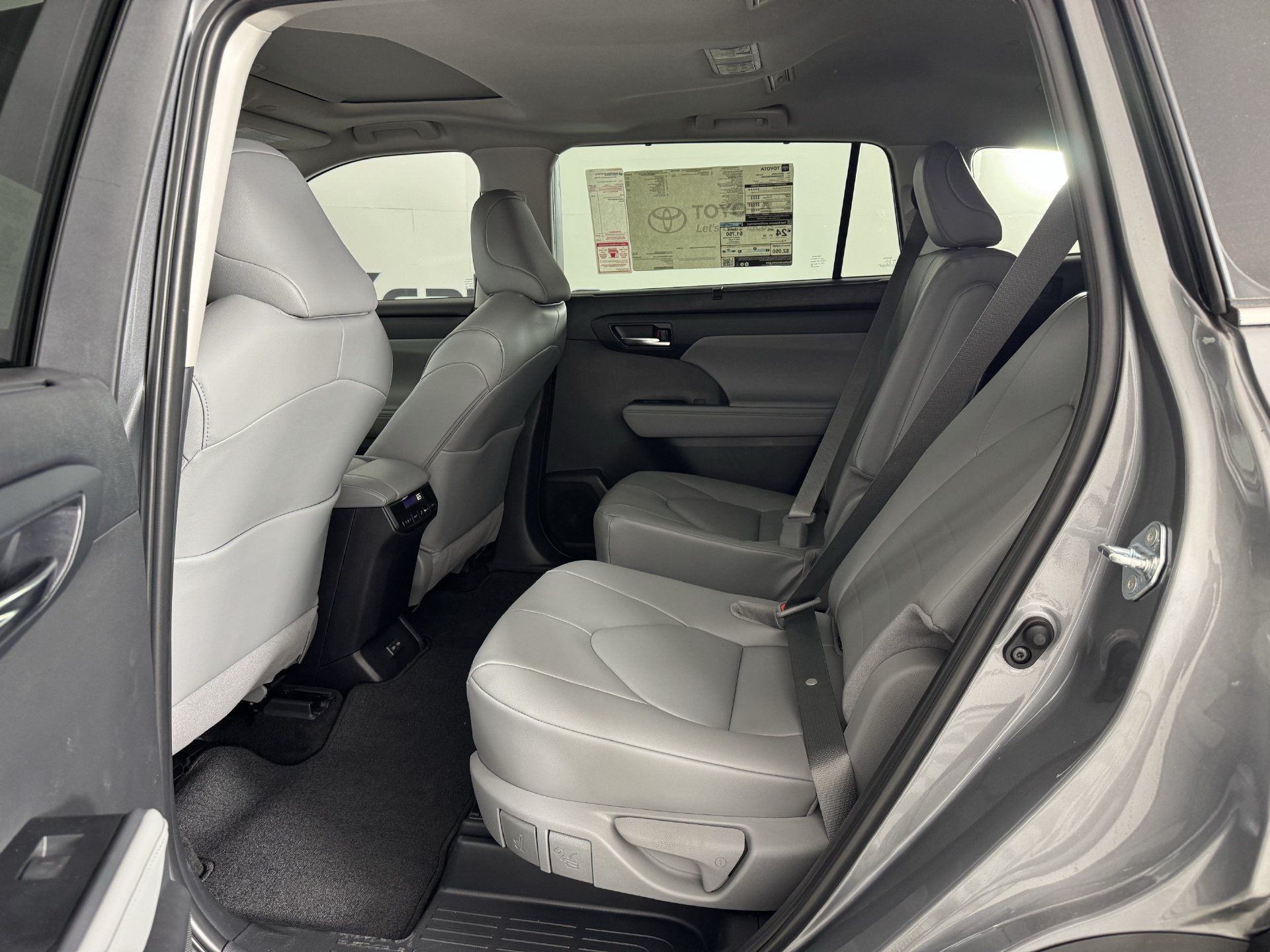 New 2026 Toyota Highlander XLE AWD/4WD image 6