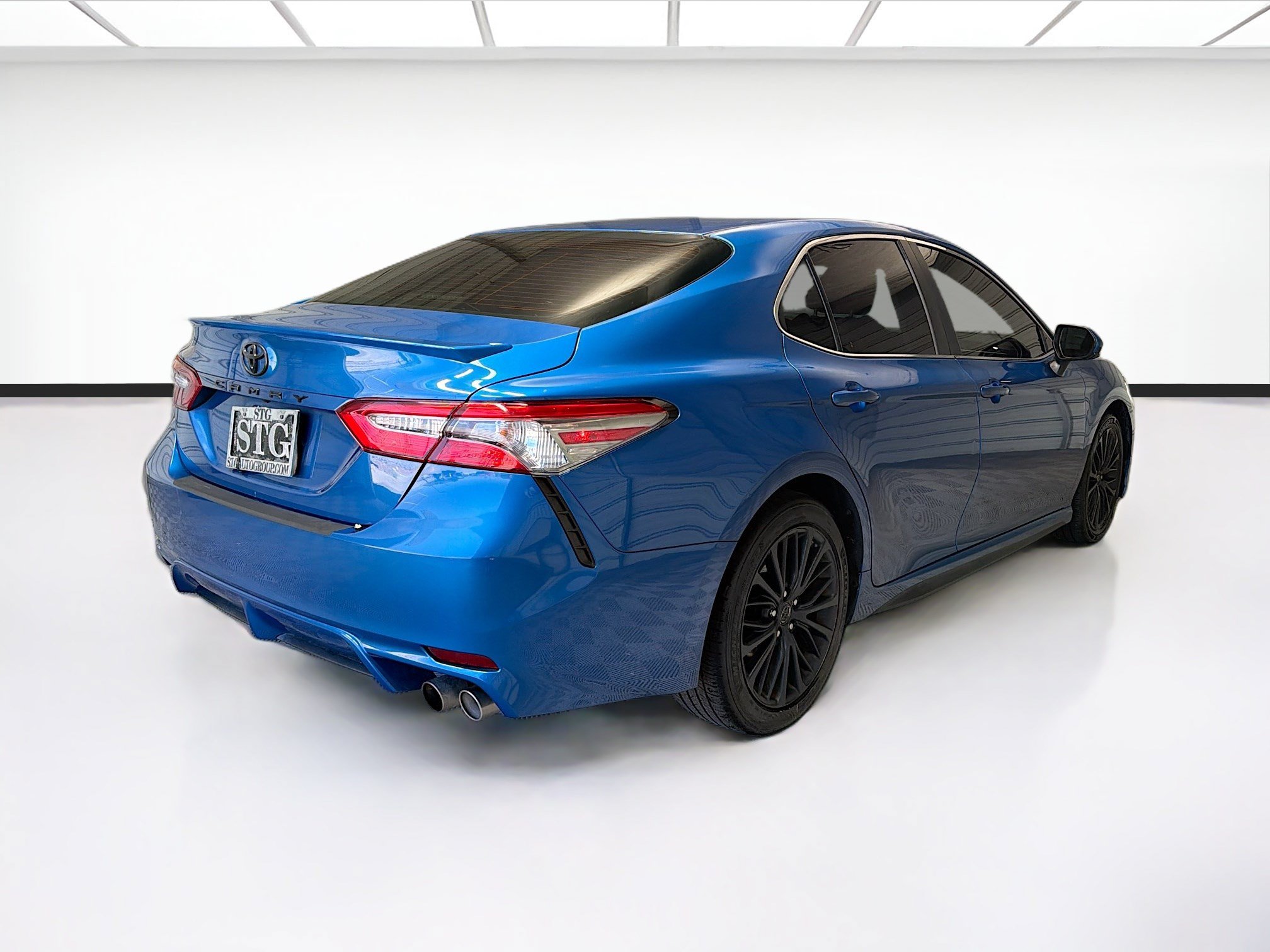 Used 2018 Toyota Camry SE FWD image 4