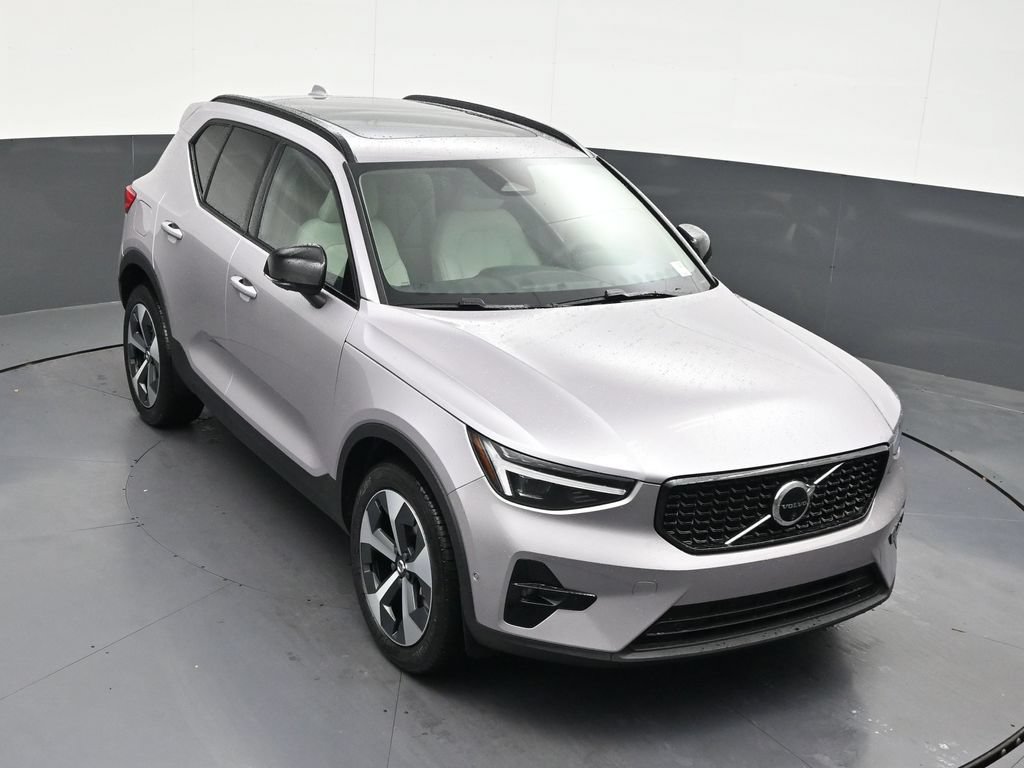 New 2026 Volvo XC40 B5 Plus w/ Protection Package Premier AWD/4WD image 19