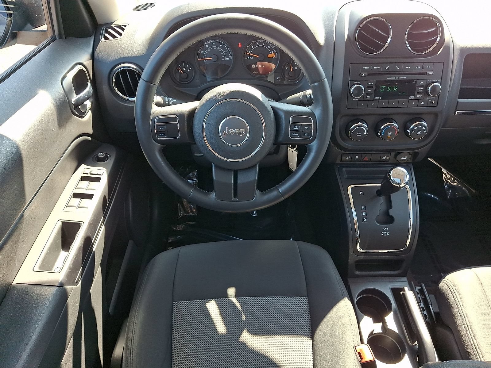 Used 2015 Jeep Patriot Latitude w/ Sun/Sound Group AWD/4WD image 12