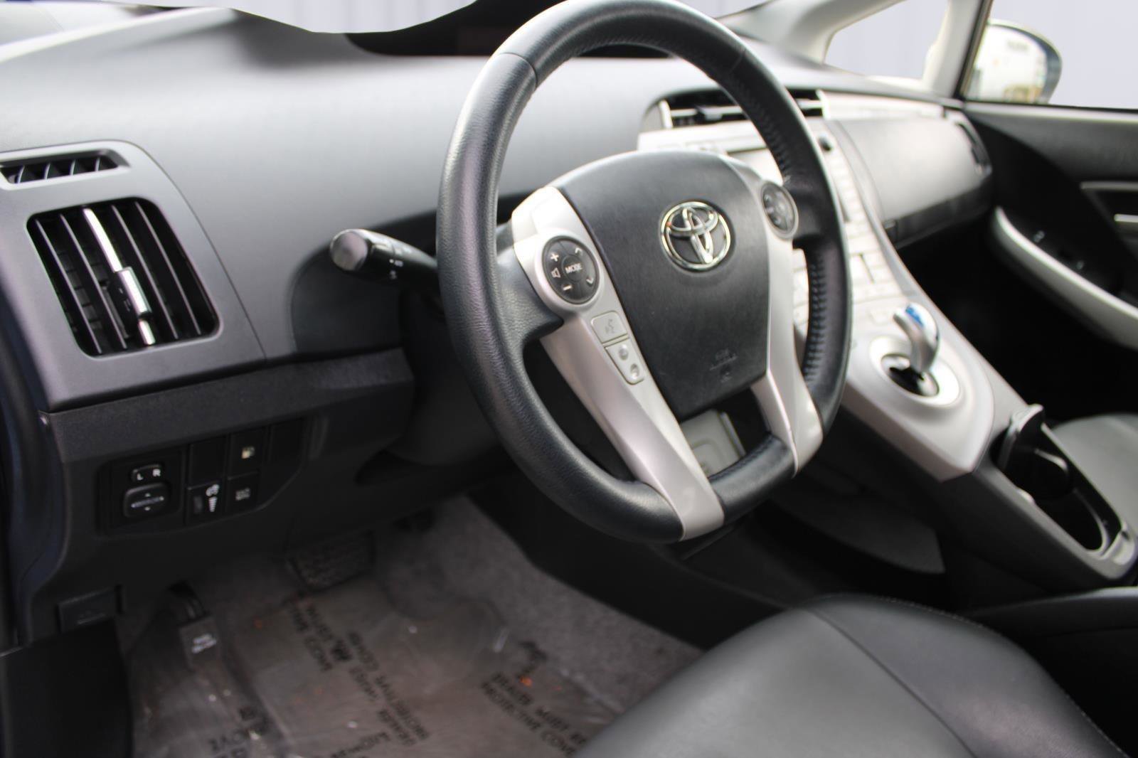 Used 2015 Toyota Prius Prime Advanced image 14