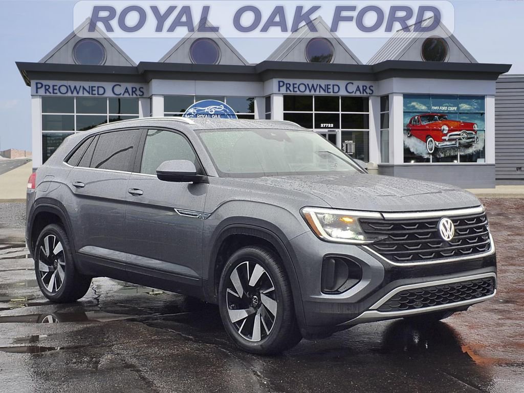 Used 2025 Volkswagen Atlas Cross Sport SE image 1