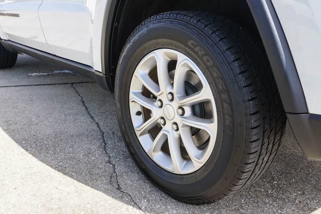 Used 2021 Jeep Grand Cherokee Laredo RWD image 6