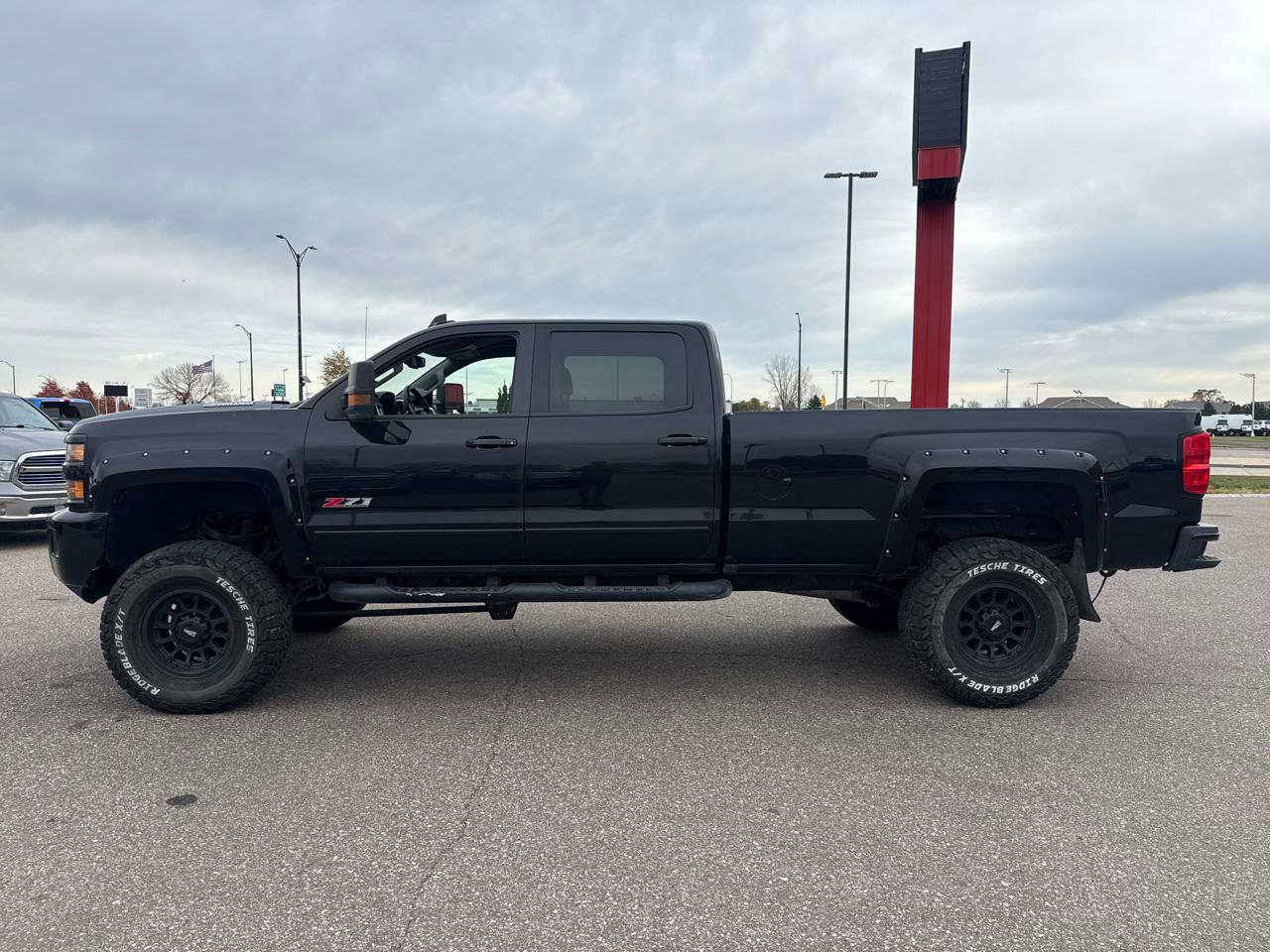 Used 2016 Chevrolet Silverado 2500 LT w/ Midnight Edition AWD/4WD image 2
