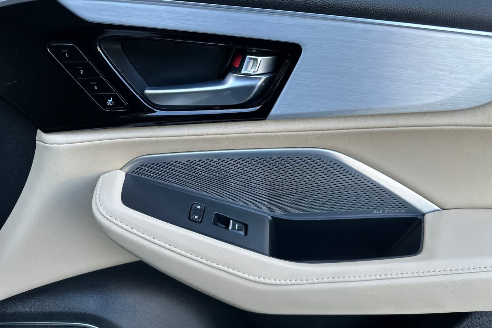 Used 2022 Acura MDX SH-AWD w/ Technology Package image 19