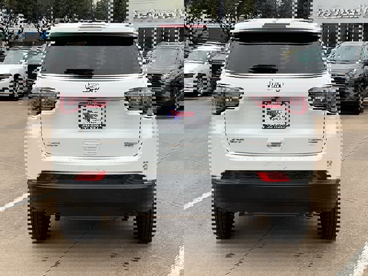 Used 2023 Jeep Compass Latitude image 6