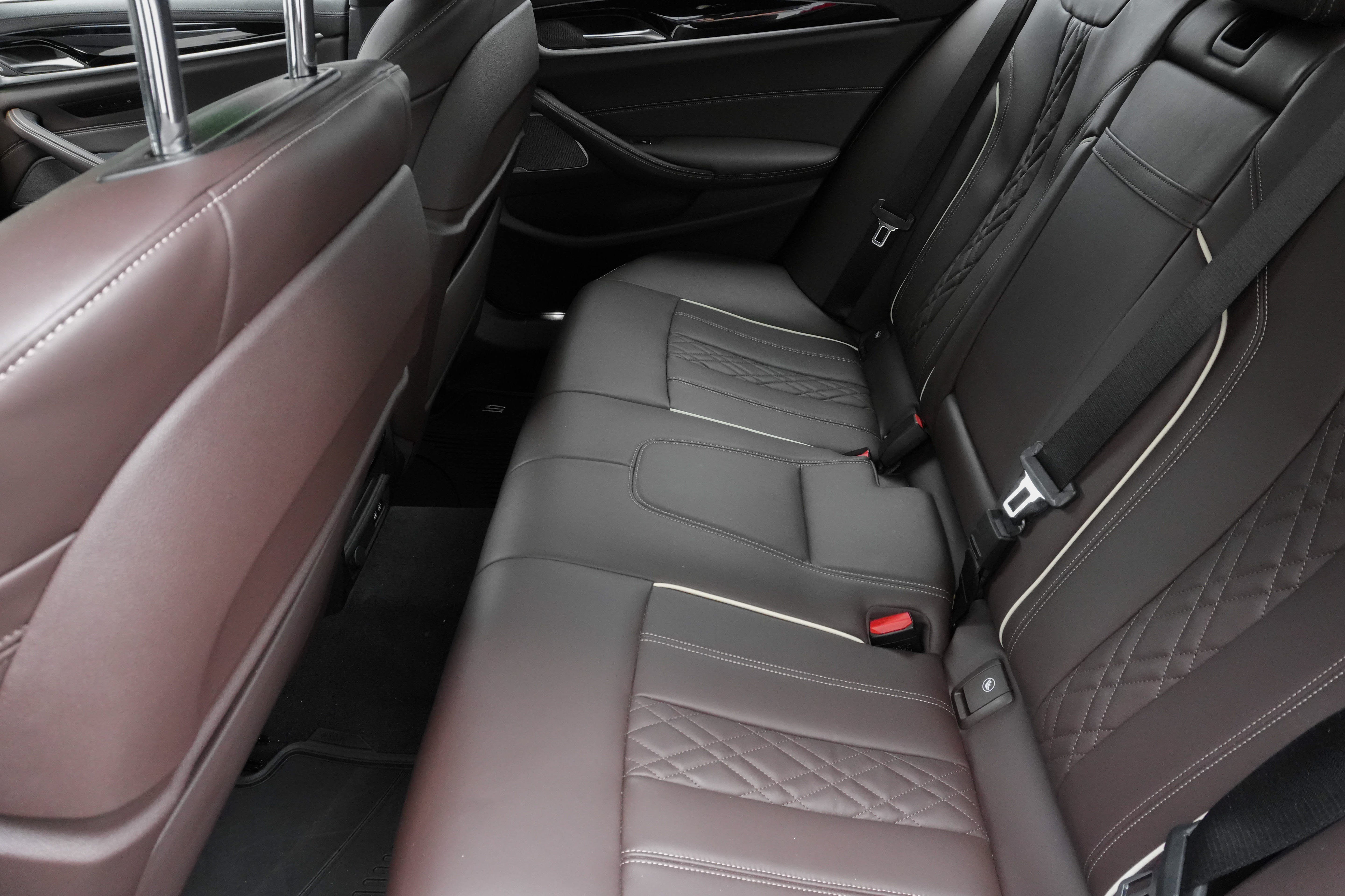 Used 2022 BMW M550i xDrive w/ Executive Package AWD/4WD image 34