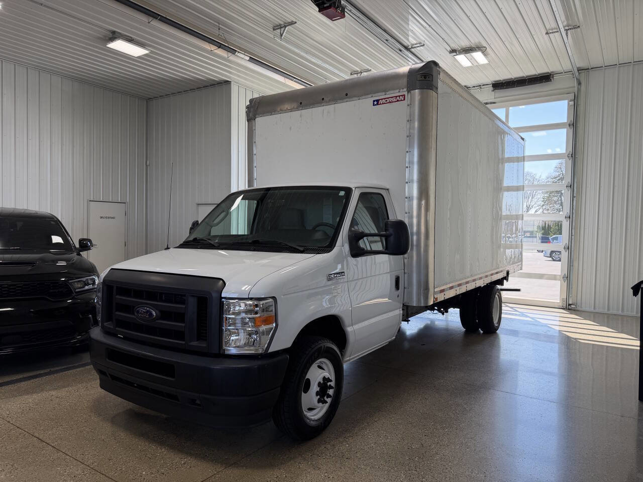 Used 2021 Ford E-450 and Econoline 450 Super Duty w/ Power Windows & Locks Group RWD image 2