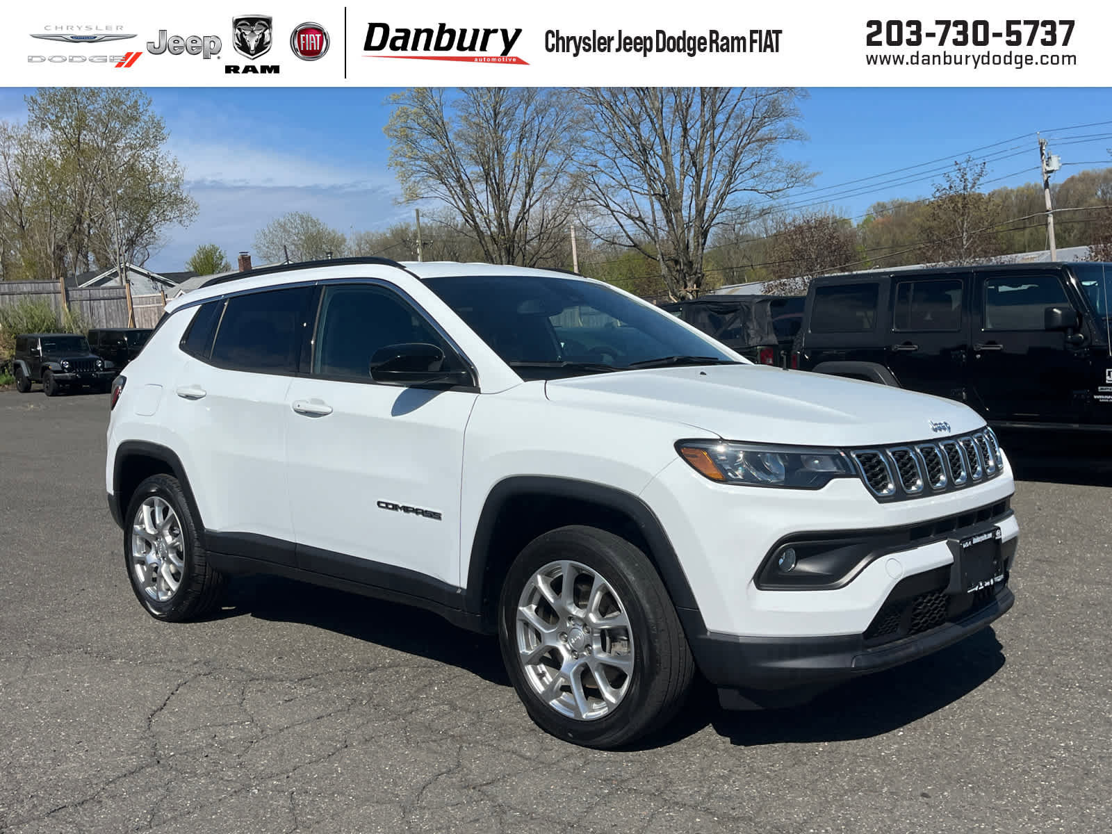 Used 2024 Jeep Compass Latitude AWD/4WD image 1
