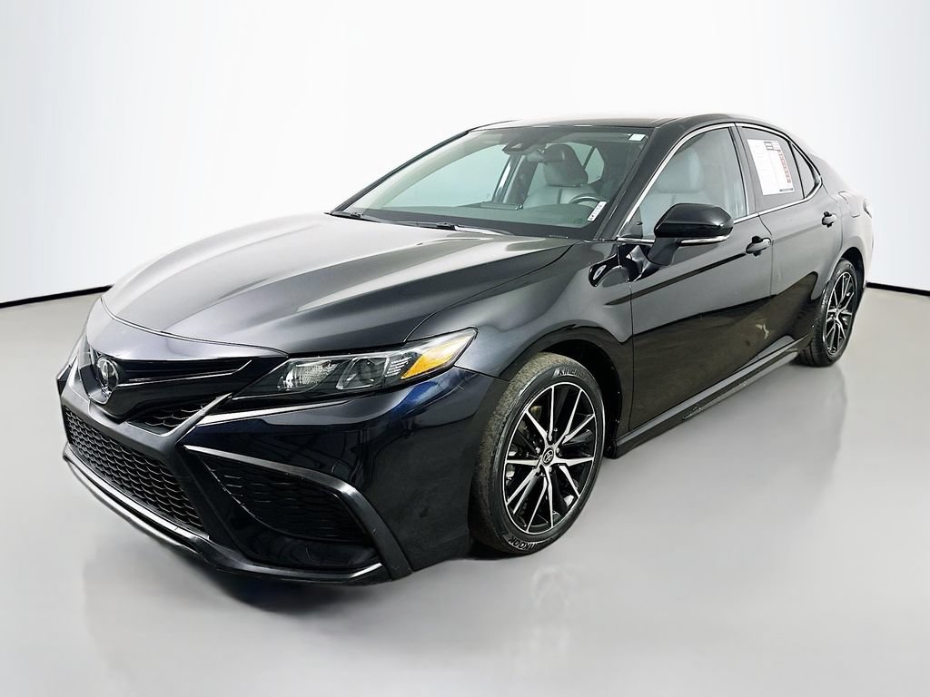 Used 2024 Toyota Camry SE FWD video 3