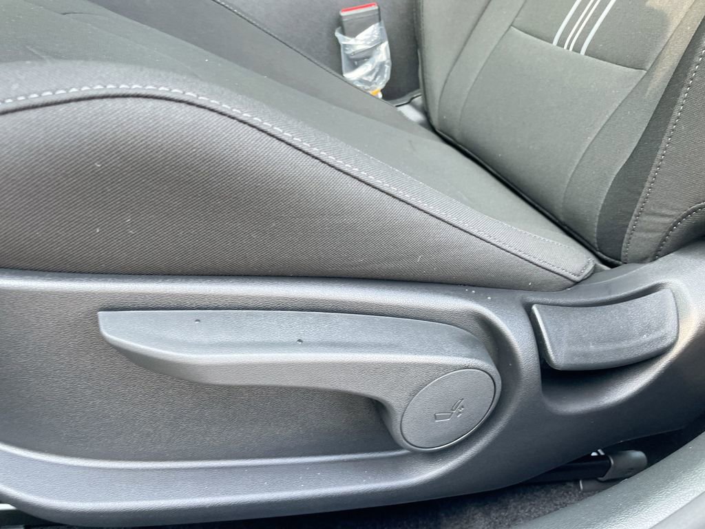 Used 2025 Hyundai Elantra Blue image 38