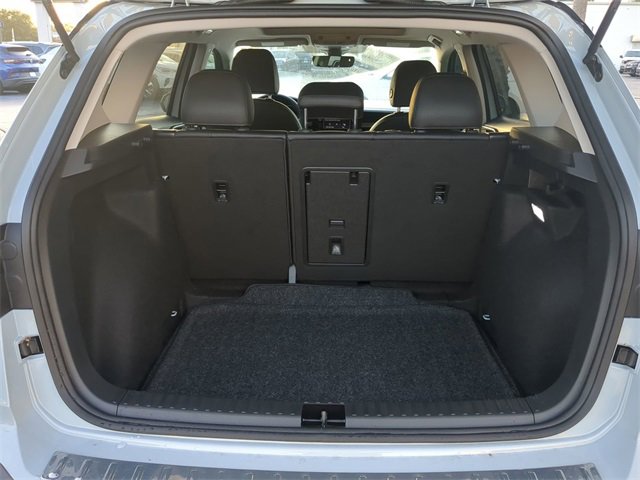 Certified 2025 Volkswagen Taos SE image 9