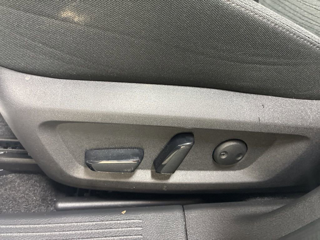 Used 2023 Nissan Rogue SV image 11