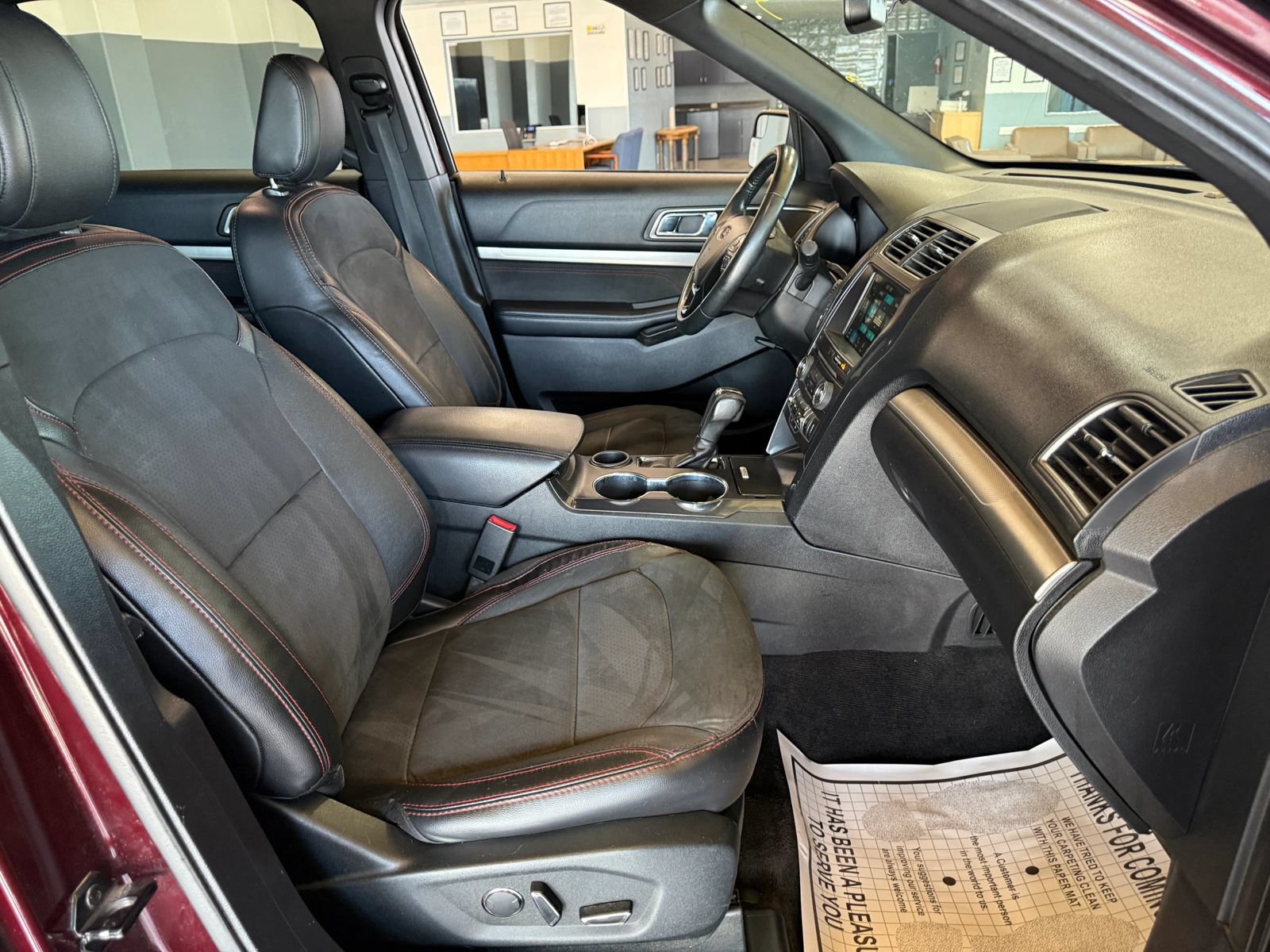 Used 2018 Ford Explorer XLT w/ Equipment Group 202A FWD image 12