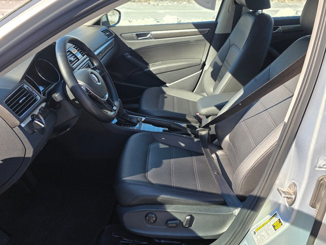 Used 2018 Volkswagen Passat 2.0T SE image 30
