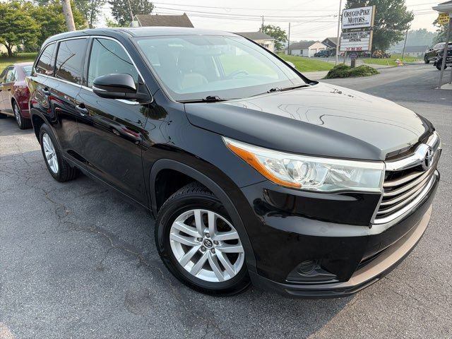 Used 2016 Toyota Highlander LE FWD image 6
