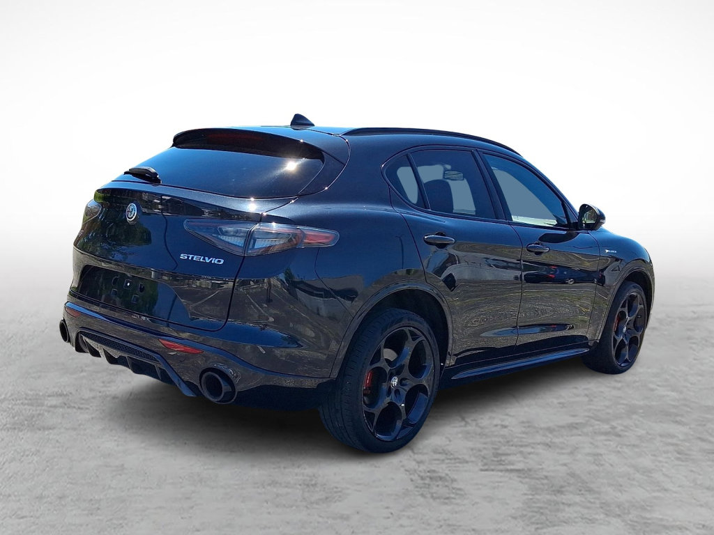 Used 2024 Alfa Romeo Stelvio Veloce AWD/4WD image 5